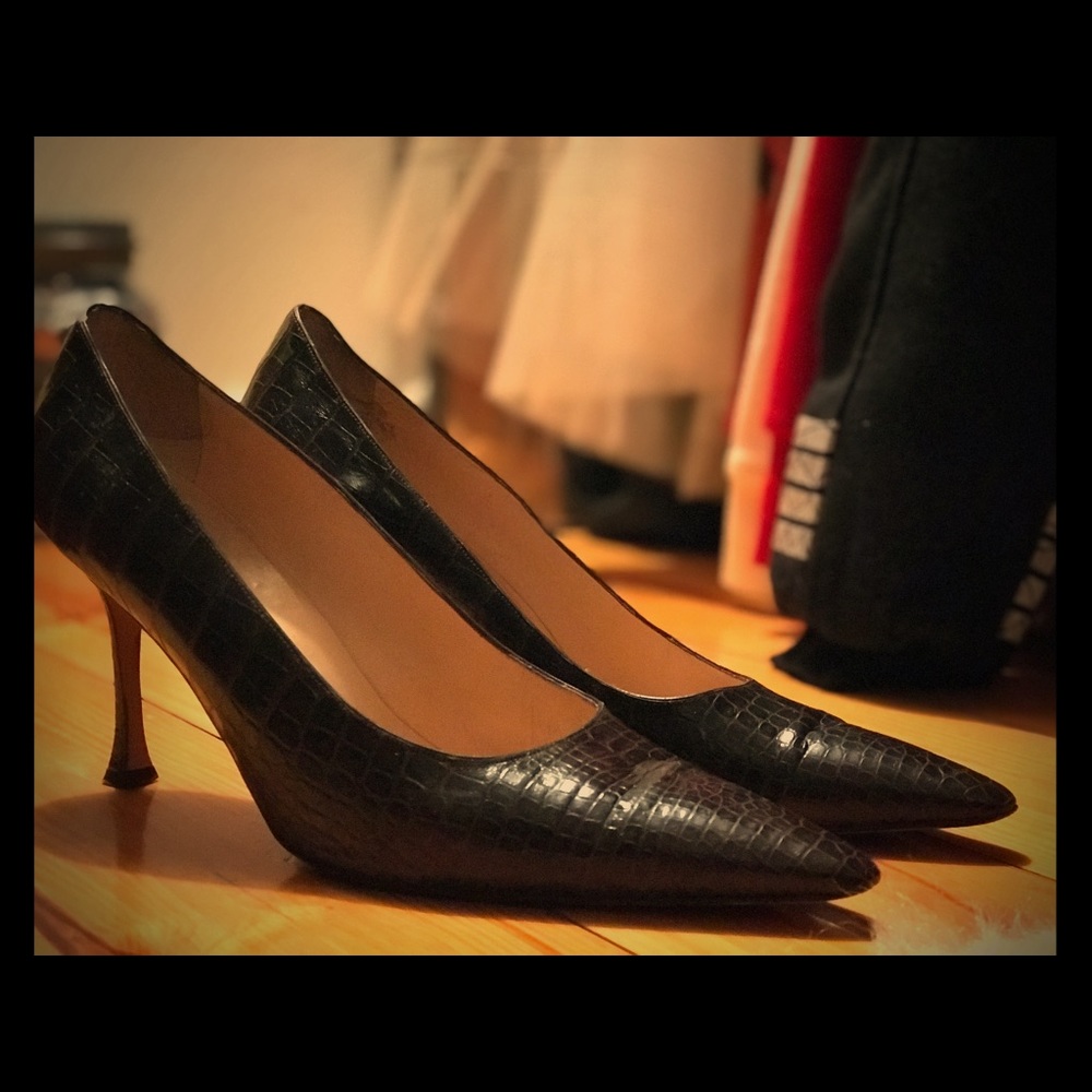 Manolo Blahnik Brown Croc. print pumps